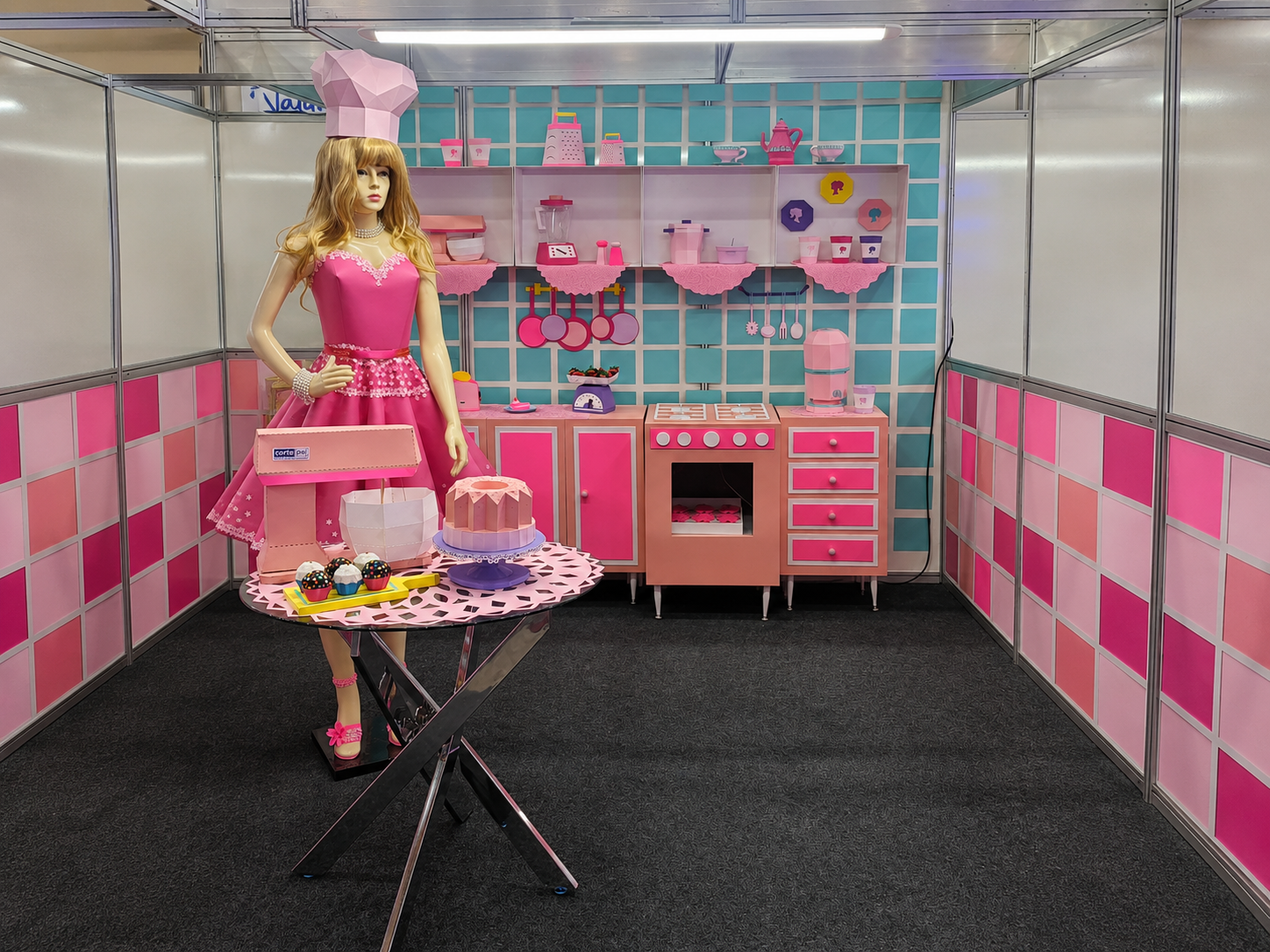 Stand Barbie